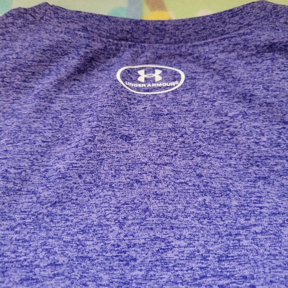 Girls Under Armour Shirt - Picture 3 of 3